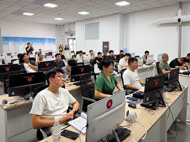 青岛风向标无人机培训理论上课.jpg 青岛风向标无人机培训理论上课.jpg