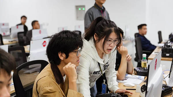 青岛风向标无人机培训师资.jpg 青岛风向标无人机培训师资.jpg