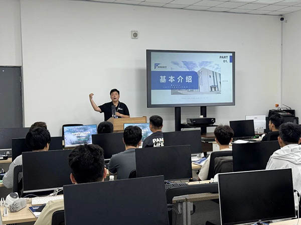 青岛风向标无人机培训师资2.jpg 青岛风向标无人机培训师资2.jpg
