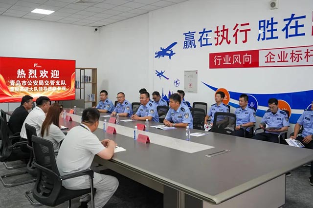 青岛市公安局交管支队董胶高速交警大队到访风向标航空参观交流 (7).jpg