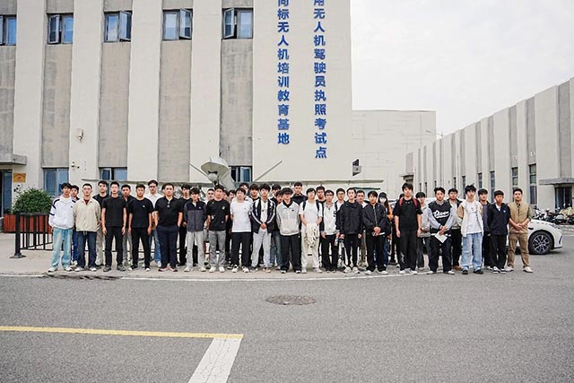青岛风向标无人机培训128 (1).jpg 青岛风向标无人机培训128 (1).jpg